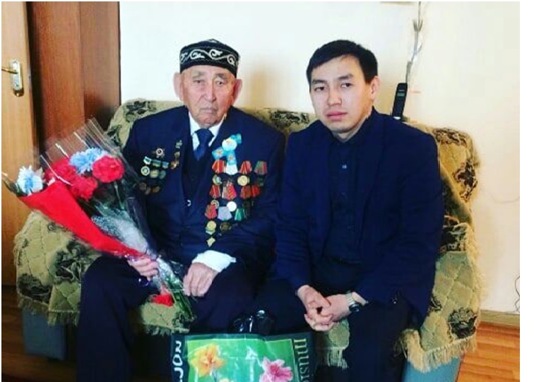 Semeıde «Nur Otan» partııasy ardager Ahmetkárim Ahmadıevti Jeńis kúnimen quttyqtady