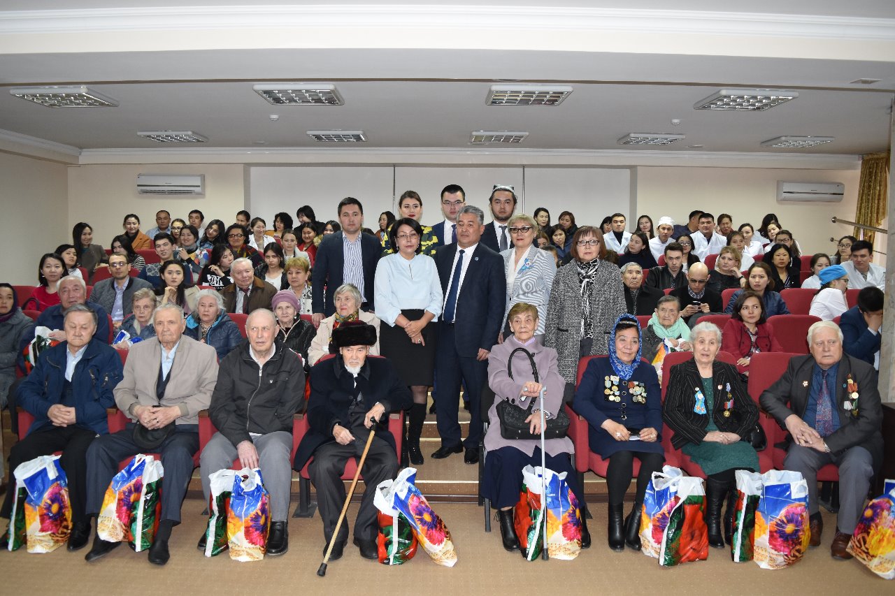 Astana medısına ýnıversıtetiniń stýdentteri UOS ardagerlerimen kezdesti