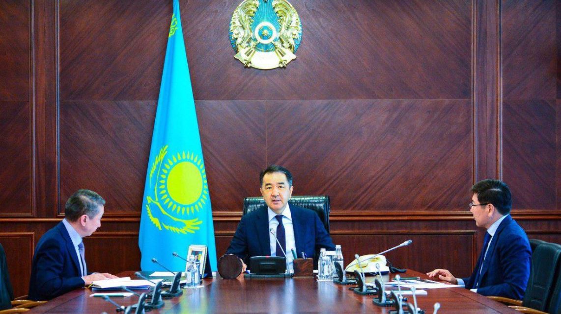 Úkimet basshysy eńbek jáne áleýmettik salalardy sıfrlandyrý jóninde keńes ótkizdi