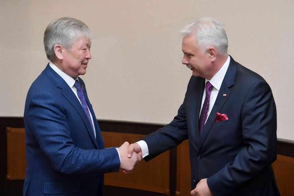 Qazaqstan men Polsha Senattary dıalogty nyǵaıtýda