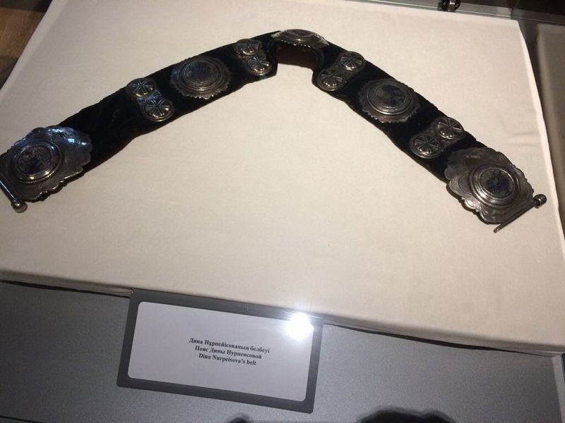 Dına Nurpeıisovanyń kúmis kisesi mýzeıge qabyldandy