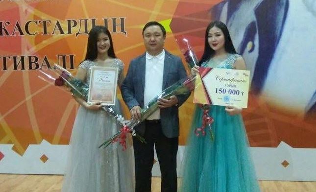 Qyzdar ýnıversıtetiniń stýdentteri respýblıkalyq festıvaldiń jeńimpazy atandy