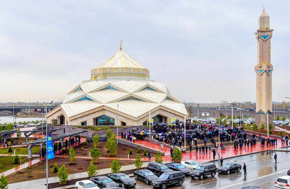 Astanada jańa meshit ashyldy