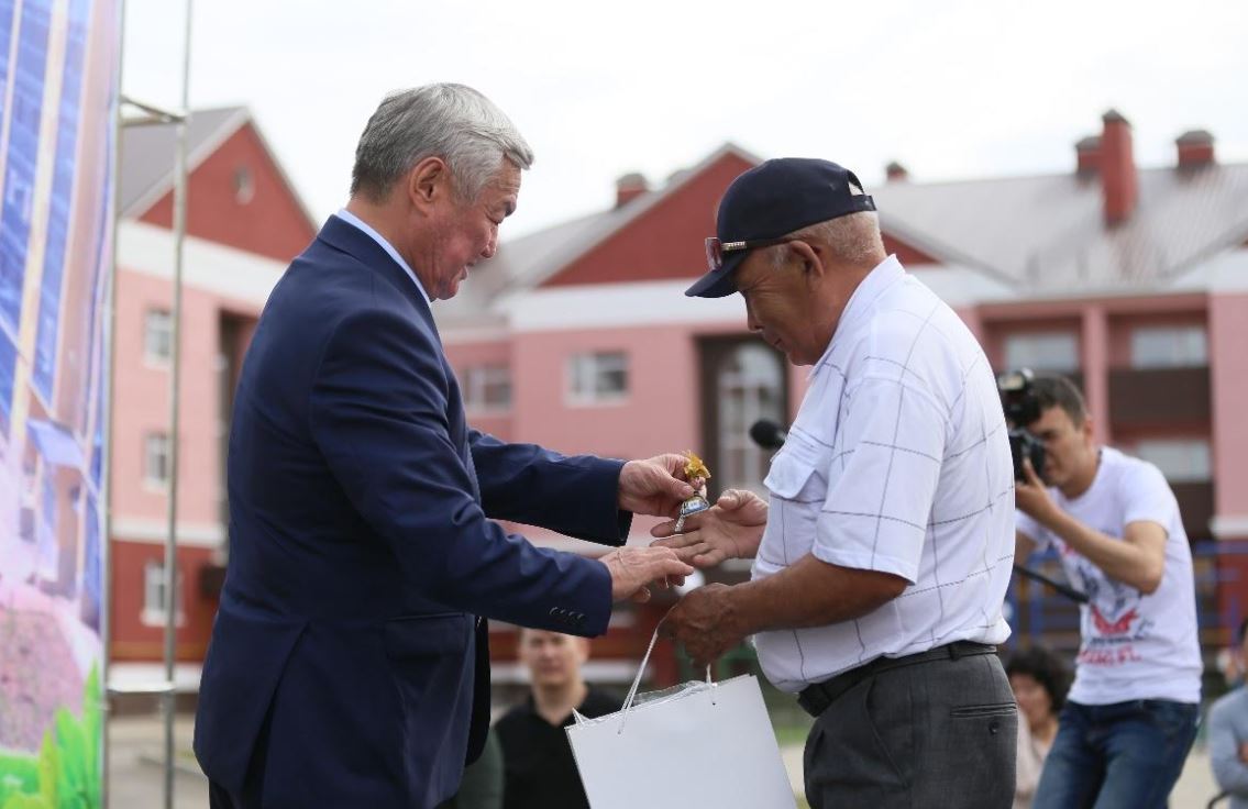 300-den astam aqtóbelik «Nurly jer» baǵdarlamasymen páter aldy