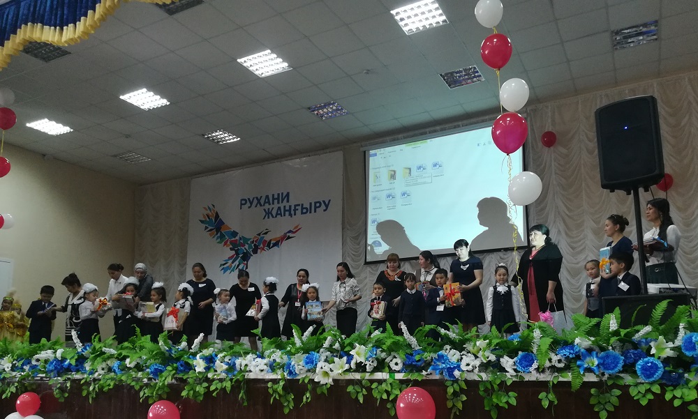 Oralda ata-analar mektep kitaphanasyna 486 kitap syılady