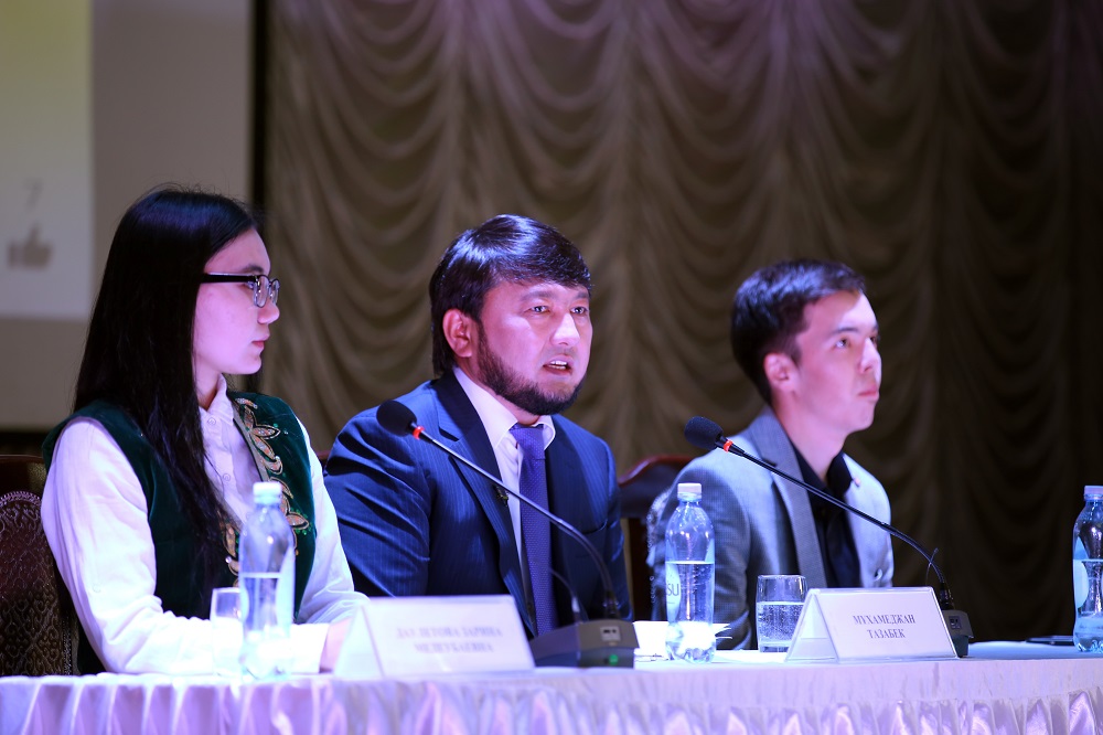 Qyzdar ýnıversıtetinde taǵylymdy kezdesý ótti