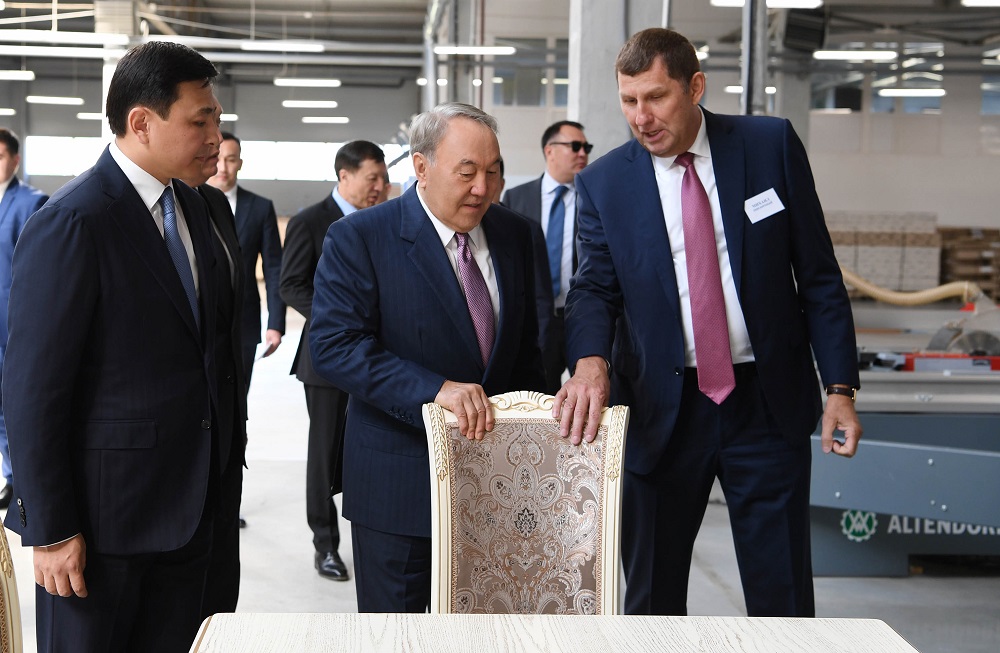 Elbasy «Kvant» jaýapkershiligi shekteýli seriktestiginiń jıhaz jasaıtyn fabrıkasyna bardy