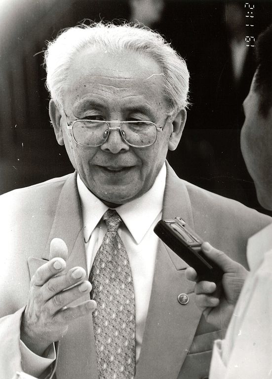 Kúmbezdiń kúmis baǵany (UǴA akademıgi Zákı Ahmetov týraly)
