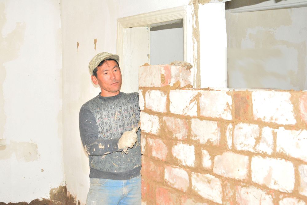 Tasqynnan zardap shekken úıler qalpyna keltirilip jatyr