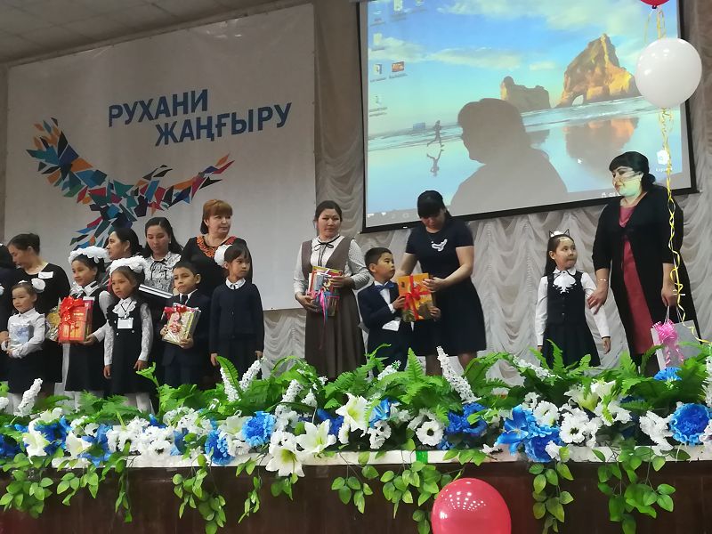 Oralda ata-analar oqýshylar kitaphanasyna 486 kitap syılady