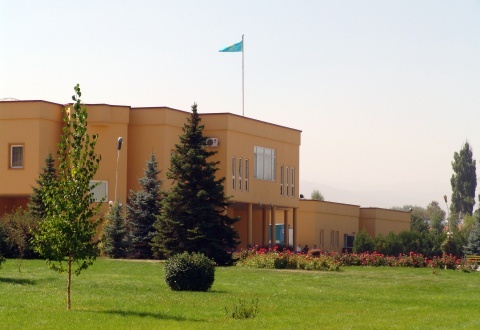 Almatydaǵy «Bóbek» ortalyǵynda birqatar óńirden kelgen bilim berý uıymdarynyń basshylary kezdesti