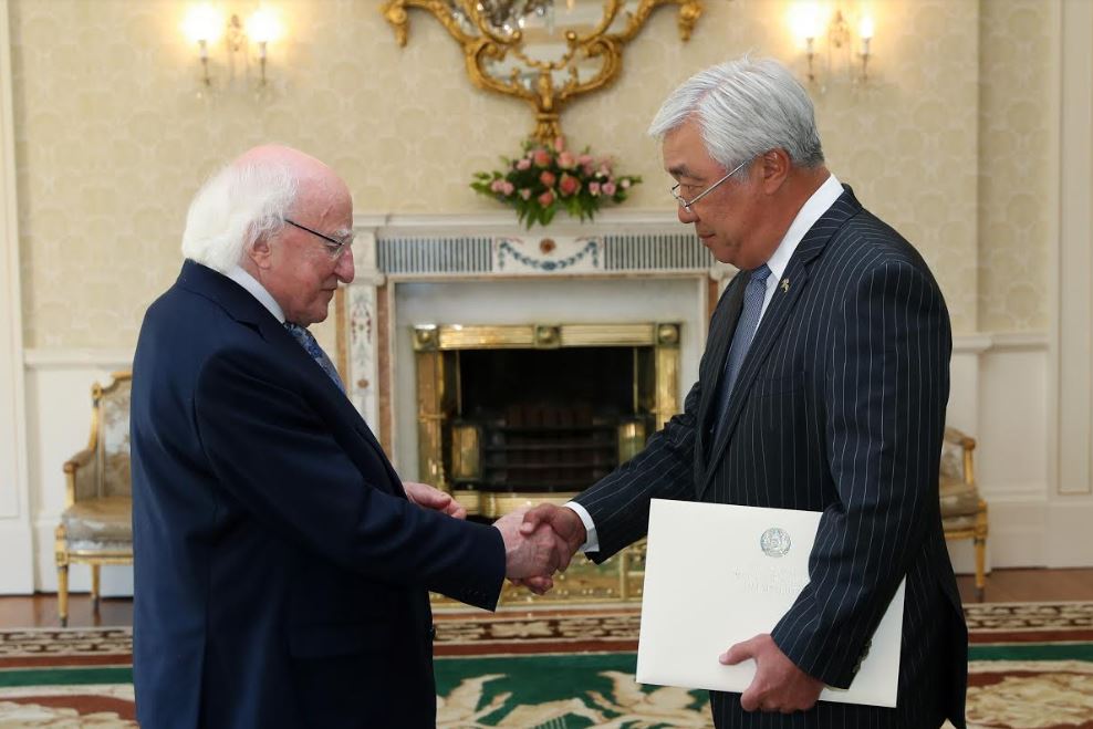 Qazaqstan Elshisi Irlandııa Prezıdentine senim gramotalaryn tapsyrdy