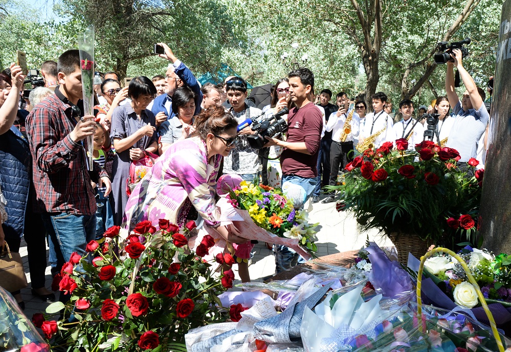 Qyzylordada Batyrhan Shúkenovke eskertkishi ornatyldy