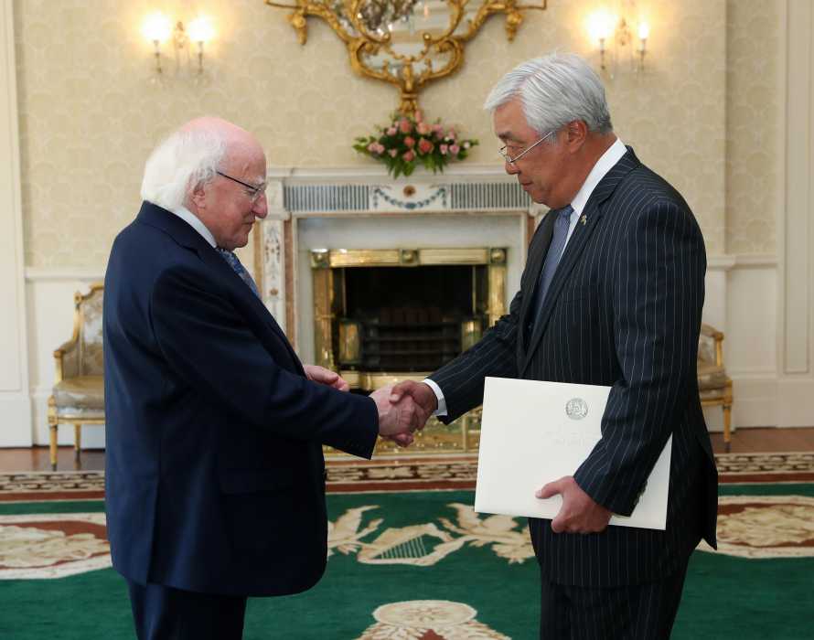 Qazaqstan Elshisi Irlandııa Prezıdentine senim gramotalaryn tapsyrdy
