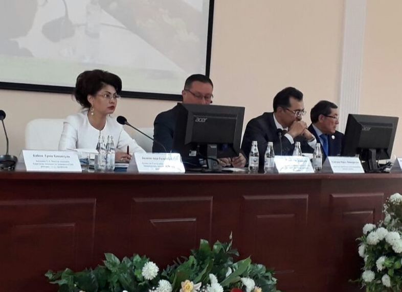 QarMÝ-da «Rýhanı jańǵyrý» baǵdarlamasyn júzege asyrý barysyn talqylady