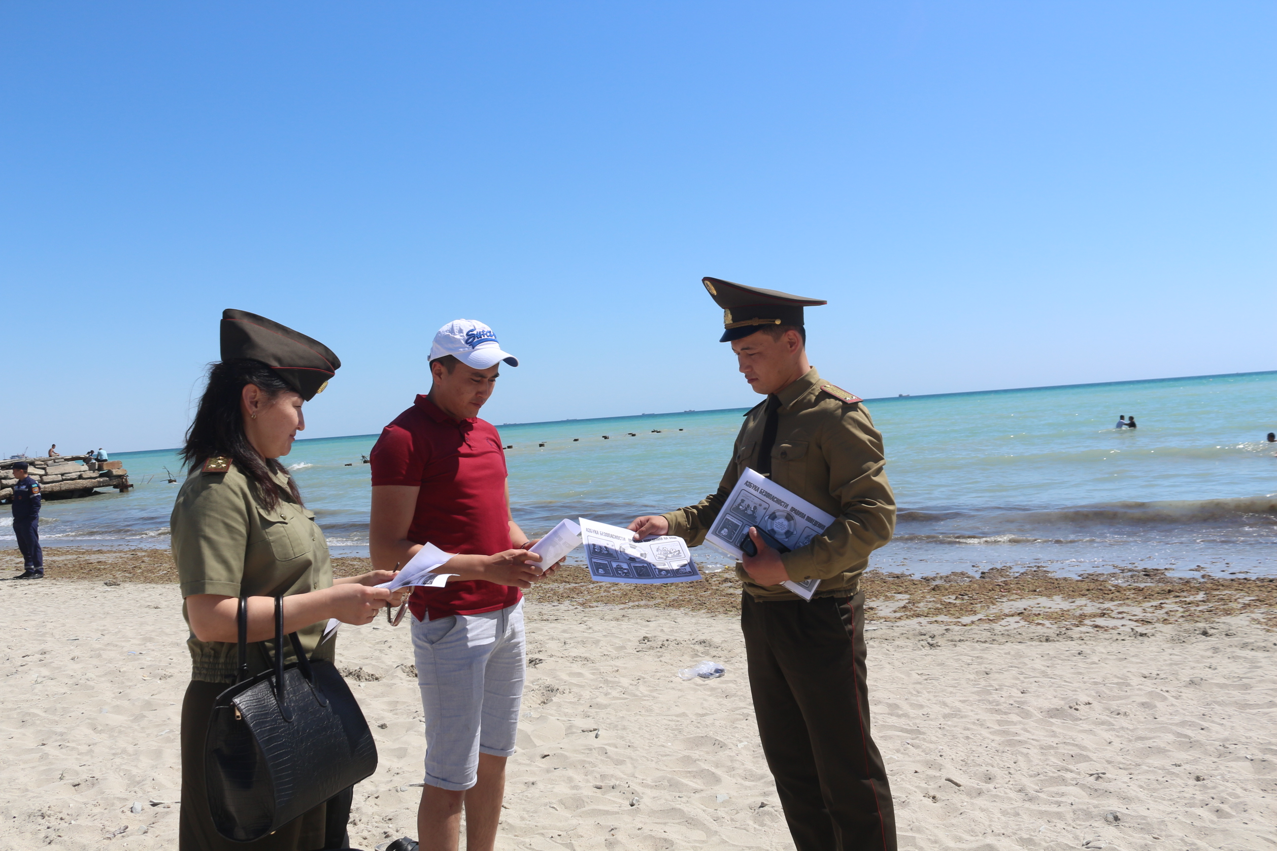 Kaspıı jaǵalaýynda sýǵa shomylý maýsymyna baılanysty úgit-nasıhat jumystary júrgizildi