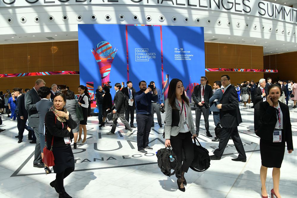 AEF qonaqtary stýdentterge dáris oqydy
