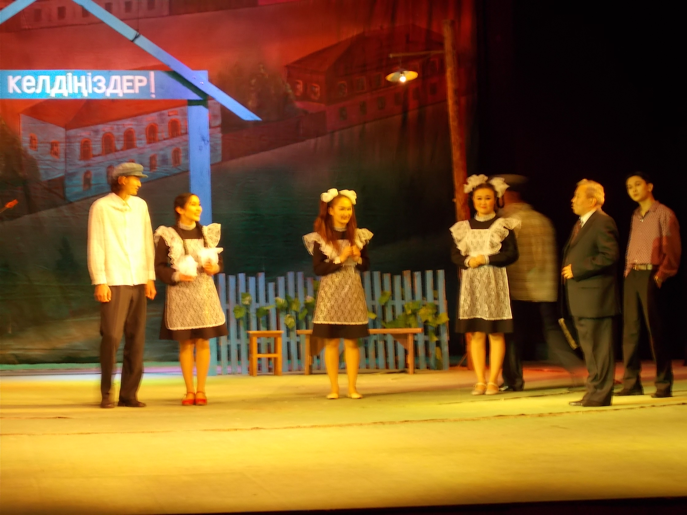 Semeıde jýrnalıst, jazýshy Dáýlet Seısenulynyń «Jánibek án salady...» pesasy sahnalandy