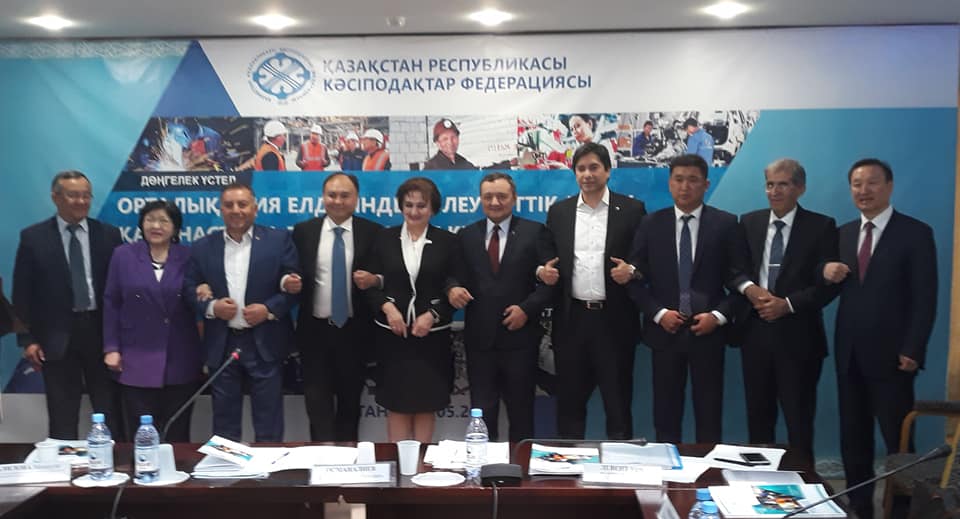 Astanada QR Kásipodaqtar federasııasy dóńgelek ústel ótkizdi.