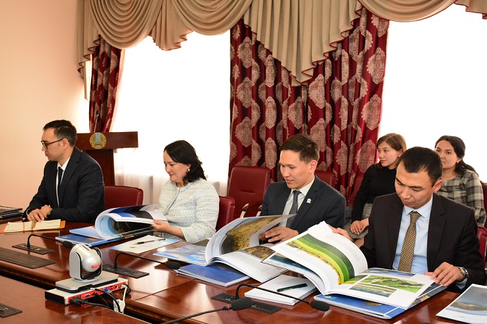 Býrabaı ulttyq parkine arnalǵan «A day in Burabay» biregeı fotoalbomy jaryq kórdi