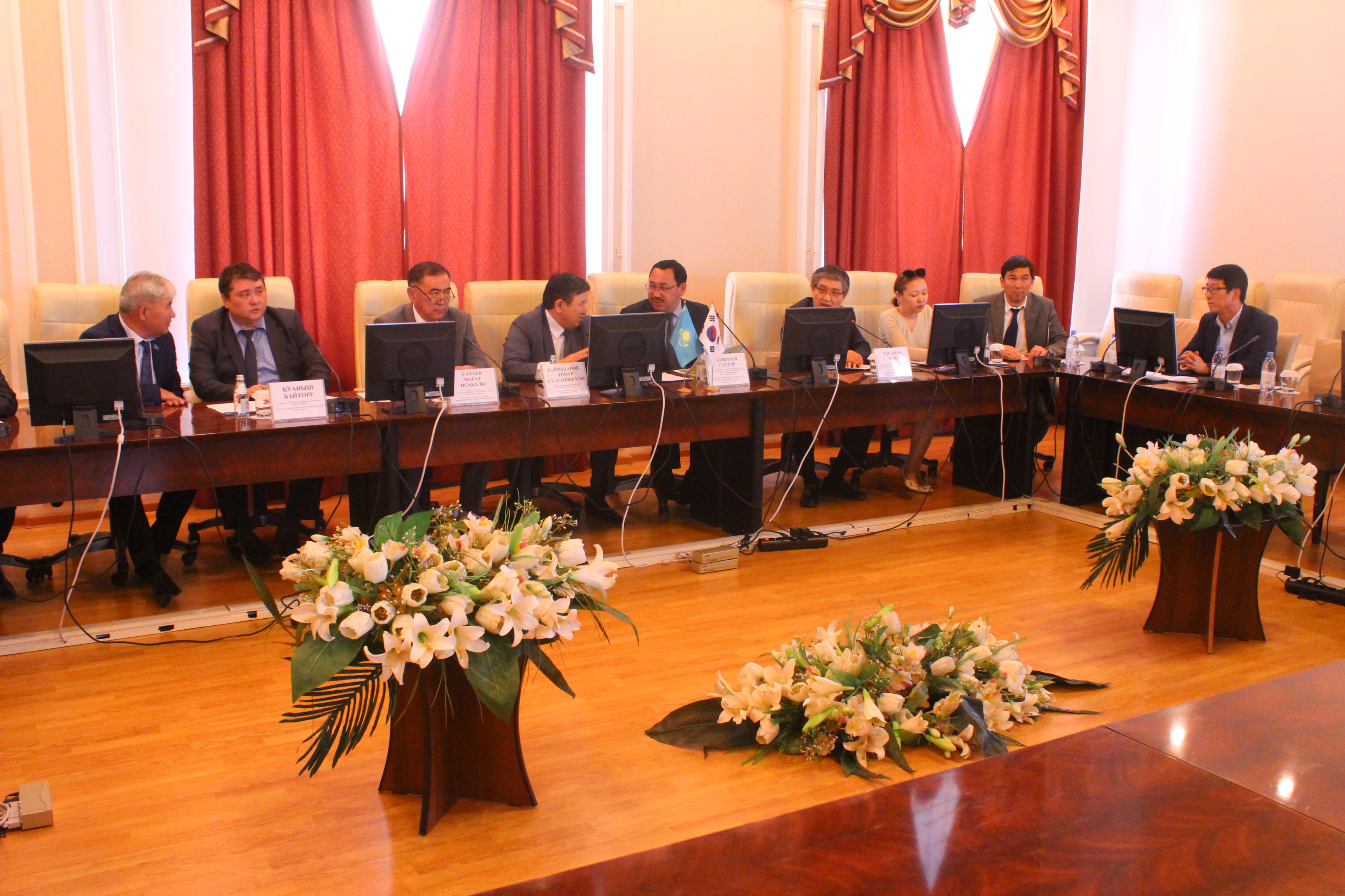 OQO-da Nobel syılyǵy laýretynyń qatysýymen ǵylymı-praktıkalyq dóńgelek ústel ótti