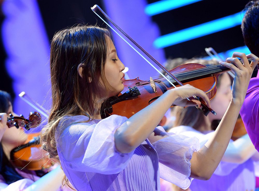 21 mamyr – Mádenıet jáne óner qyzmet­kerleriniń kúni