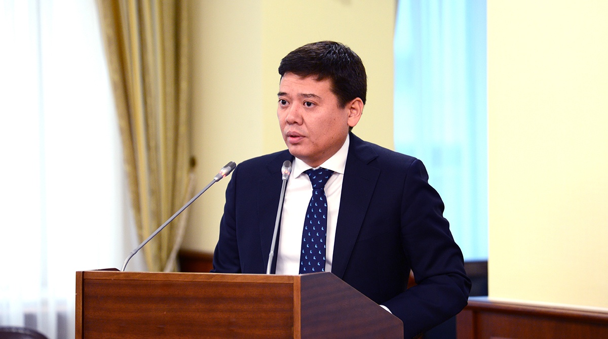 Búgin Ádilet mınıstri halyq aldynda esep berý kezdesýin ótkizedi