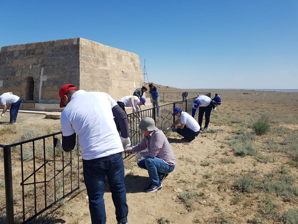 «QazMunaıGaz» munaıshylary Ústirt eskertkishterin qamqorlyqqa aldy