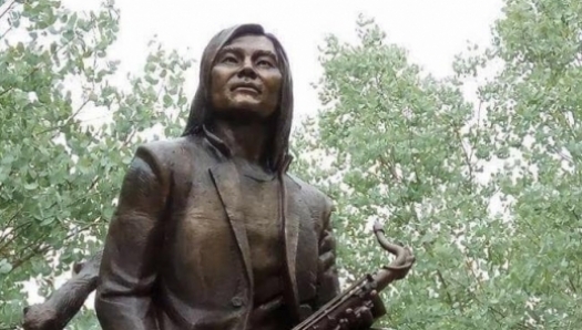 Qyzylordada Batyrhan Shókenovke eskertkish ornatyldy