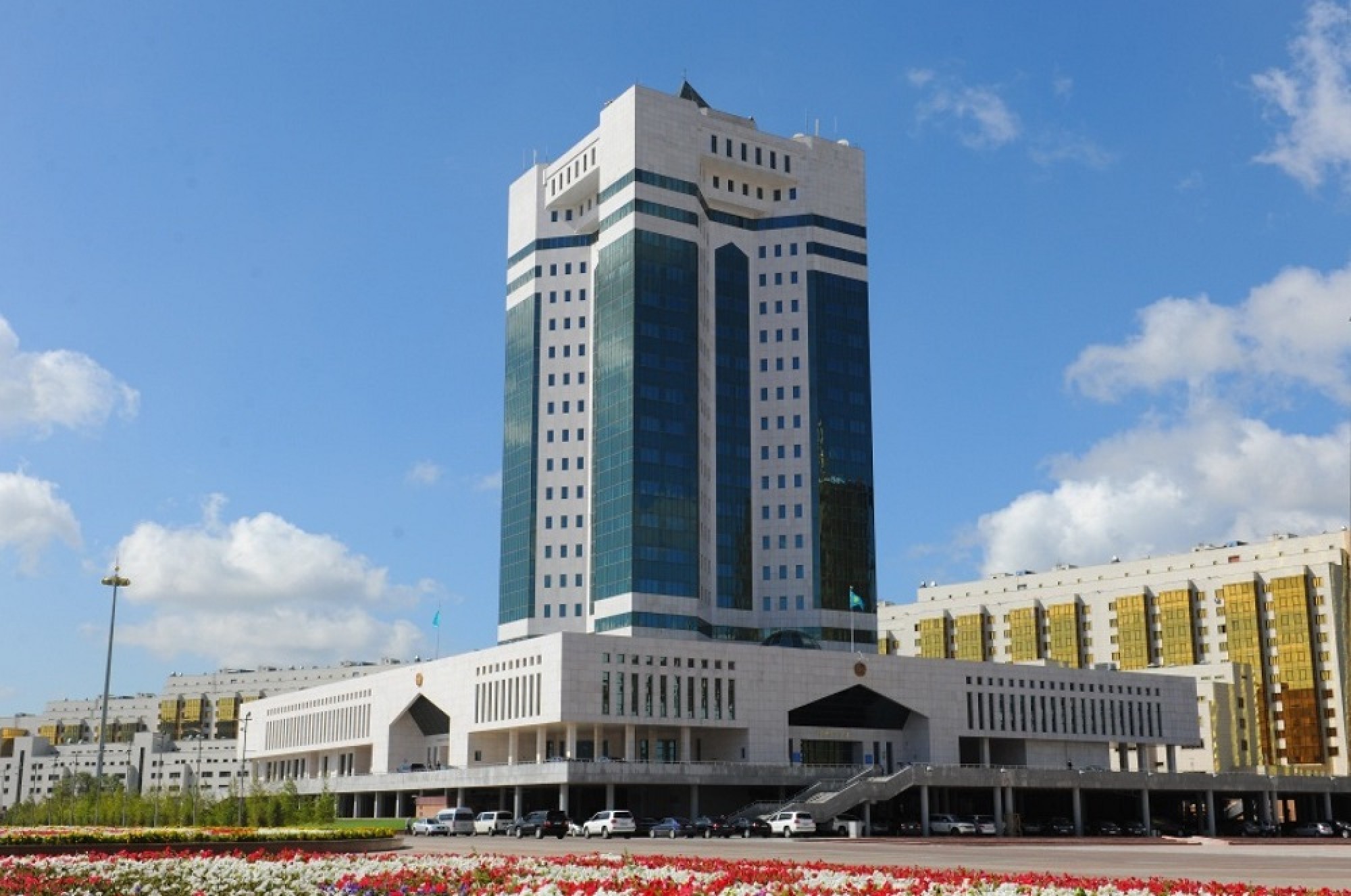 Úkimet otyrysynda kóterilgen máselelerge sholý