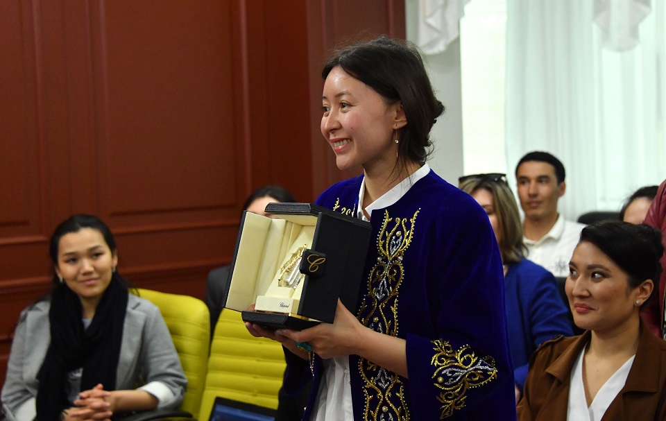 Samal Eslıamova belgili dat rejısserinen shaqyrtý alǵan