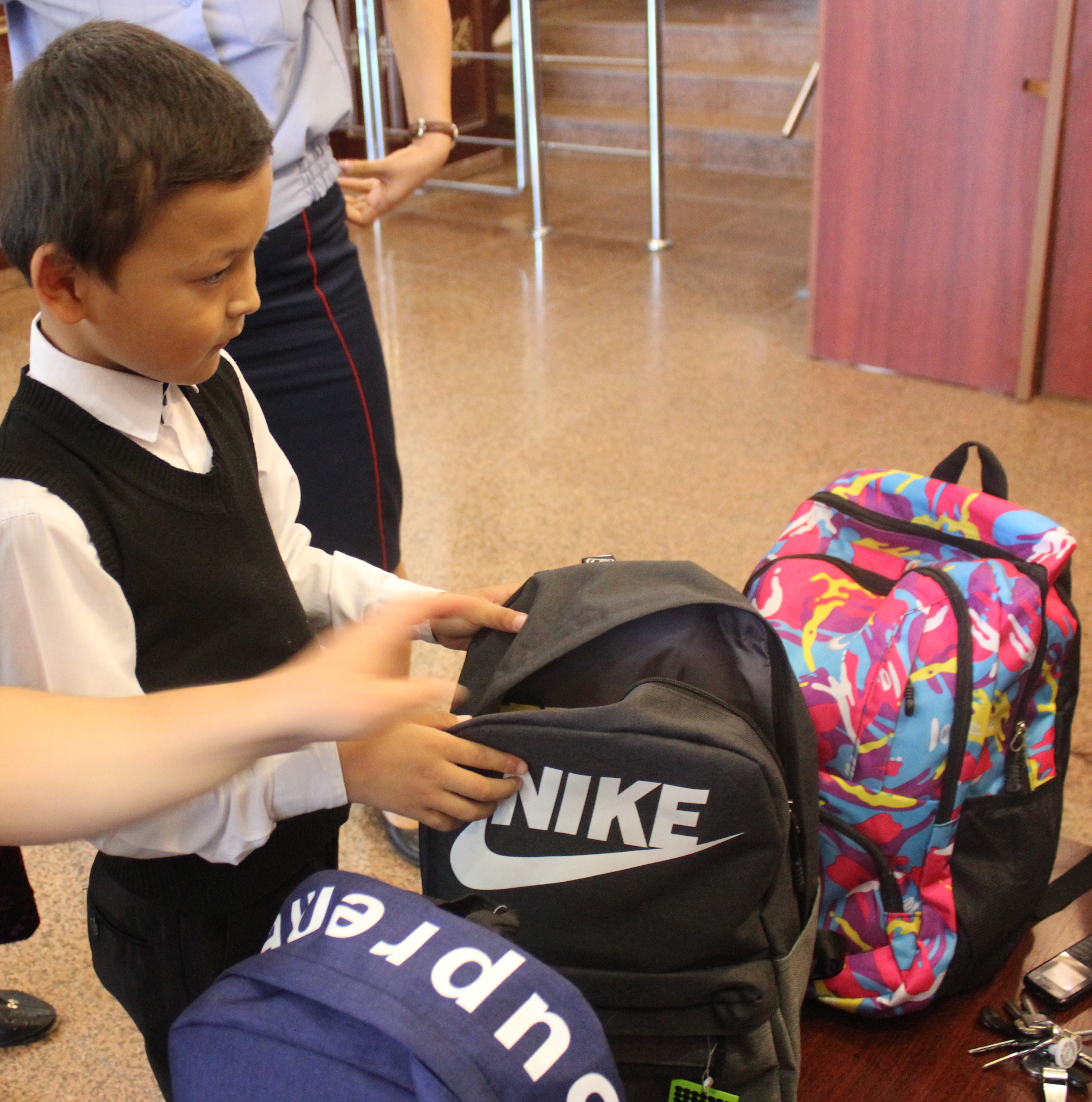 Mańǵystaýlyq polıseıler muqtaj otbasylarǵa kómek berdi