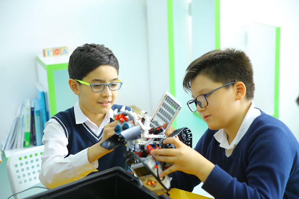 Máý­len Áshimbaev Astanadaǵy jańa partııalyq jobalardyń júzege asyrylý barysymen tanysty