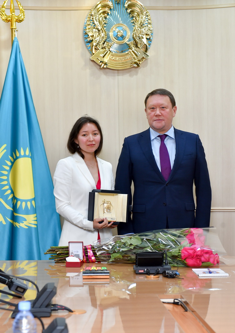 SQO ákimi Kann kınofestıvaliniń jeńimpazyna úsh bólmeli páter tartý etti