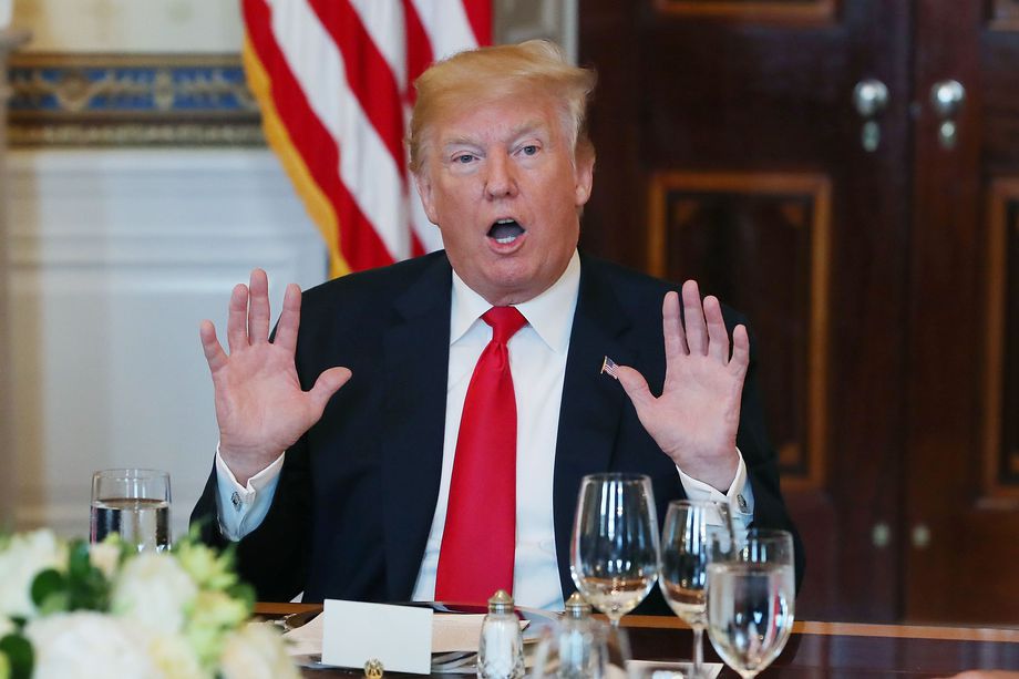 Tramp Kım Chen Ynmen kezdespeıtinin habarlady
