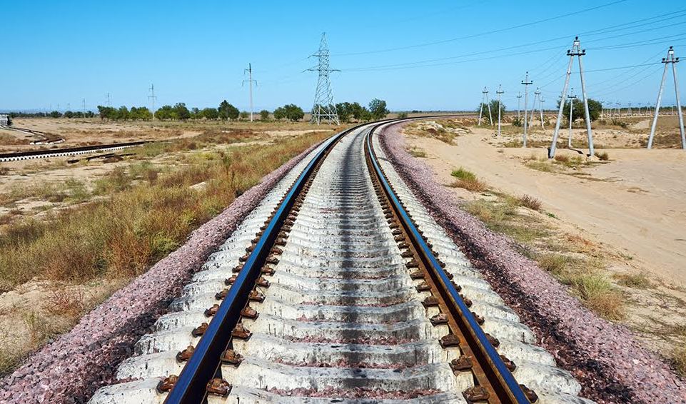 Alakólge 15 maýsymnan bastap poıyz júredi