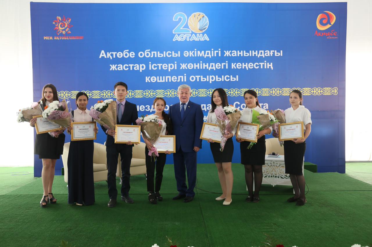 150-den astam stýdent Aqtóbe oblysy ákiminiń shákirtaqysyn ıelendi