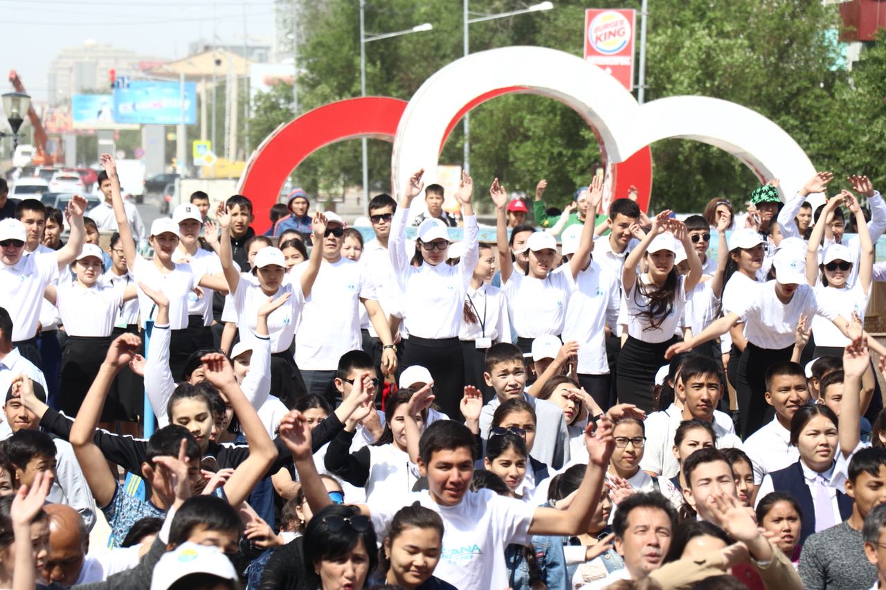 Atyraýda tańǵy jattyǵýǵa 2 myńǵa jýyq qala turǵyny qatysty