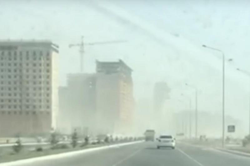 Aqtaýdaǵy shańdy daýyldan birneshe reıs bógelip qalǵan