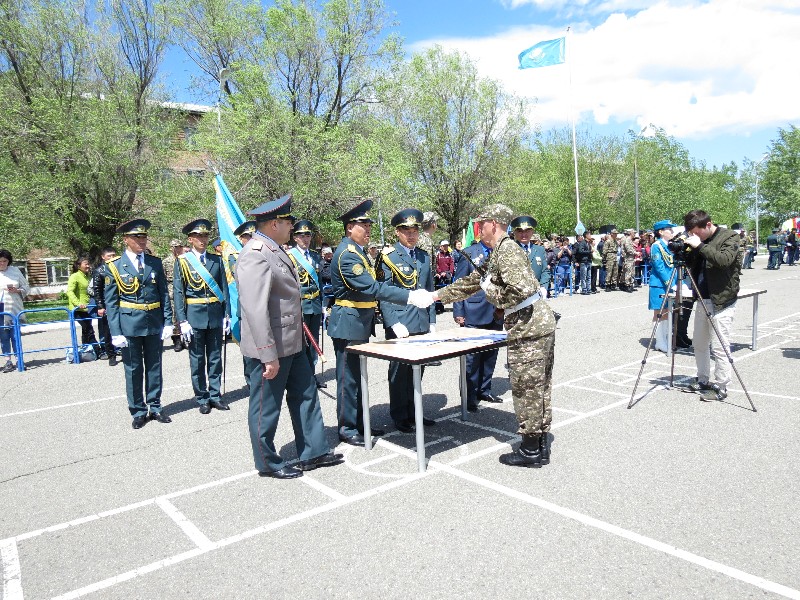 О́skemende 210 jas sarbaz áskerı ant qabyldady