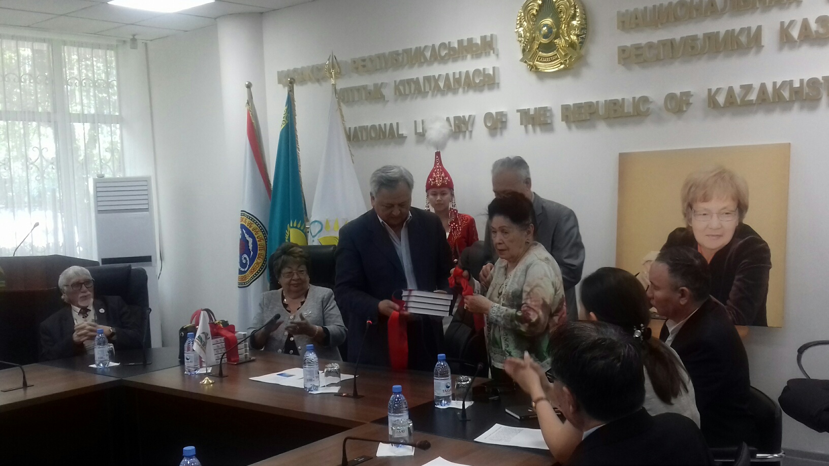 Farıza aqyn týraly estelik kitap jaryq kórdi