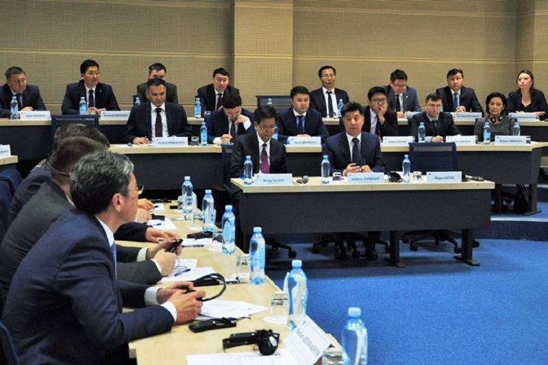 Memqyzmetshiler Sıngapýrdyń ekonomıkany ártaraptandyrý tájirıbesin zerdeleýde