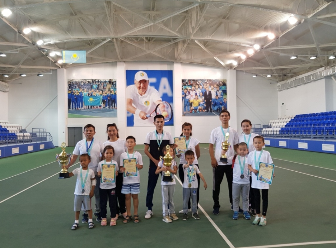 Aqtaýda «Áke, ana jáne men – sport súıer januıa» baıqaýy ótti