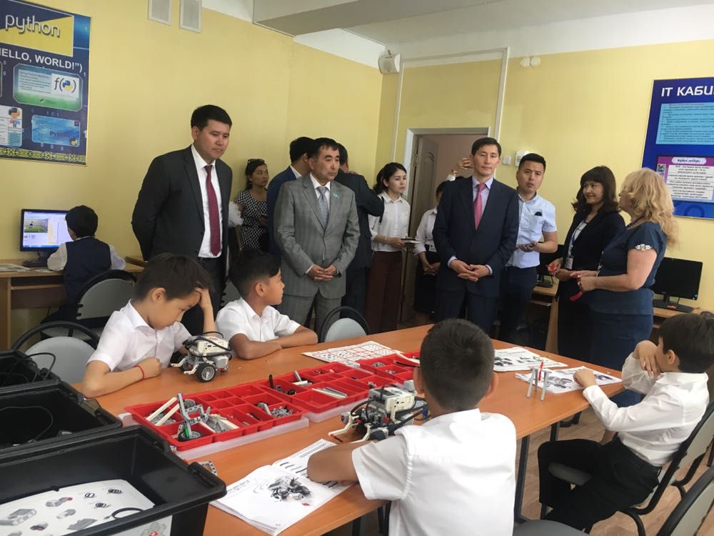 Aqtaýdaǵy mektepte IT-synyp ashyldy
