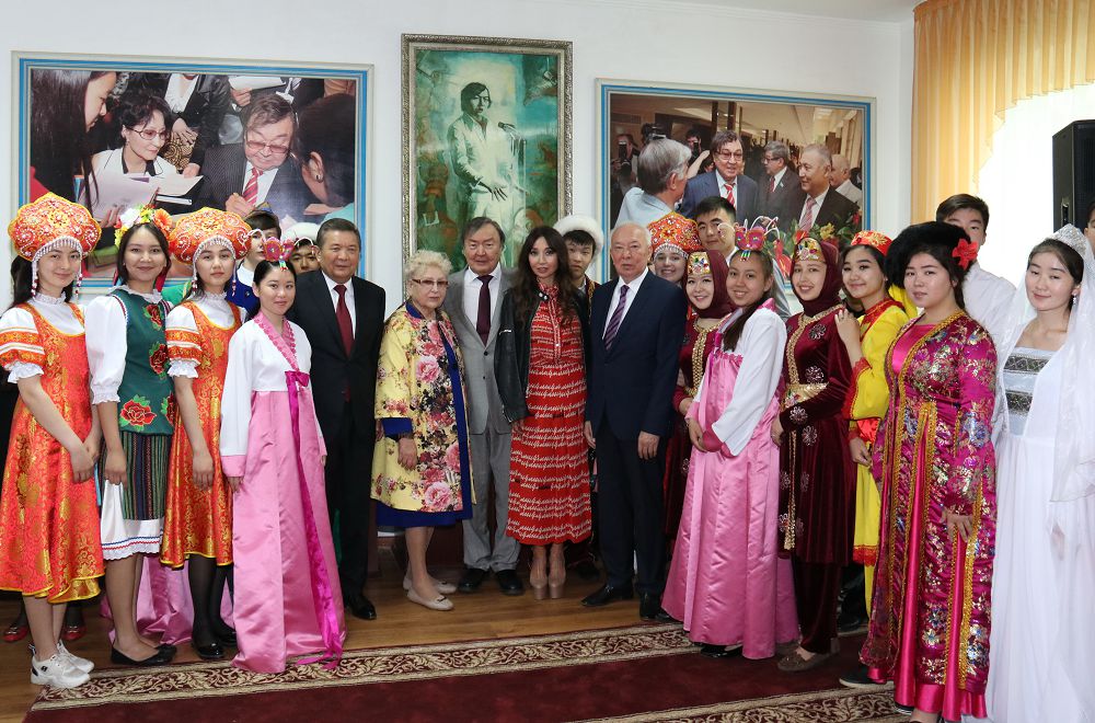 Oljas Súleımenov stýdenttermen kezdesti