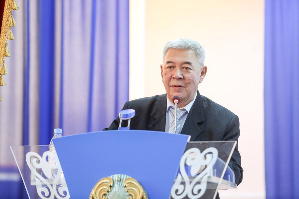 Serik Negımov. Ádebıettaný ǵylymynyń bilgiri 