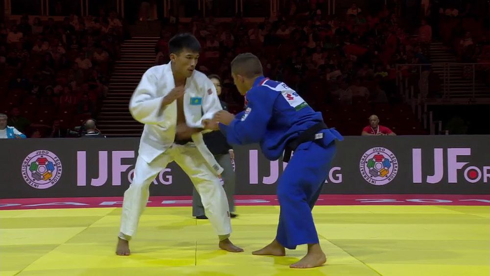 Dzıýdodan jeńil salmaqtaǵylar jarap tur