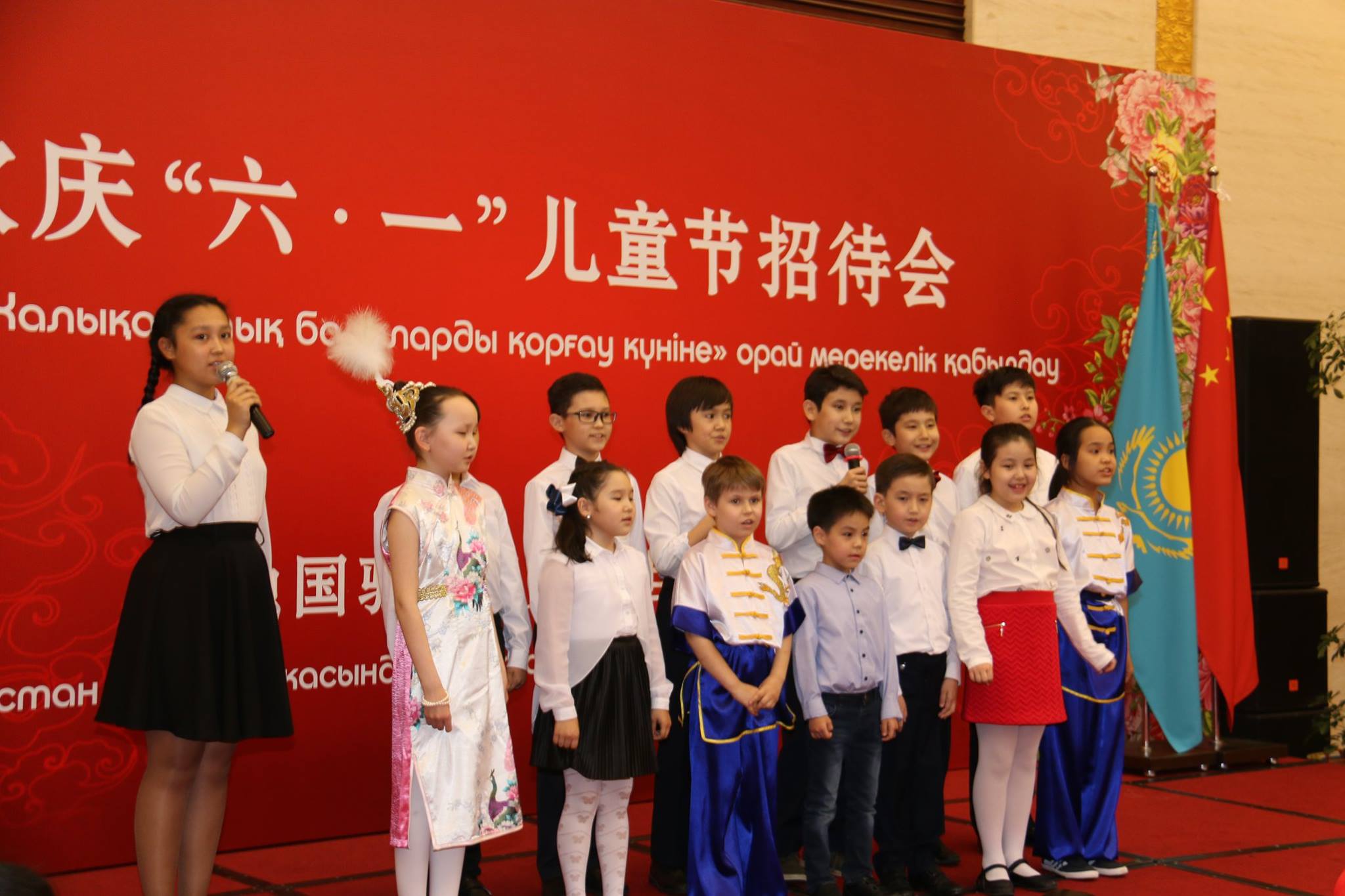 Qytaı elshiligi oqýshylardy qabyldady