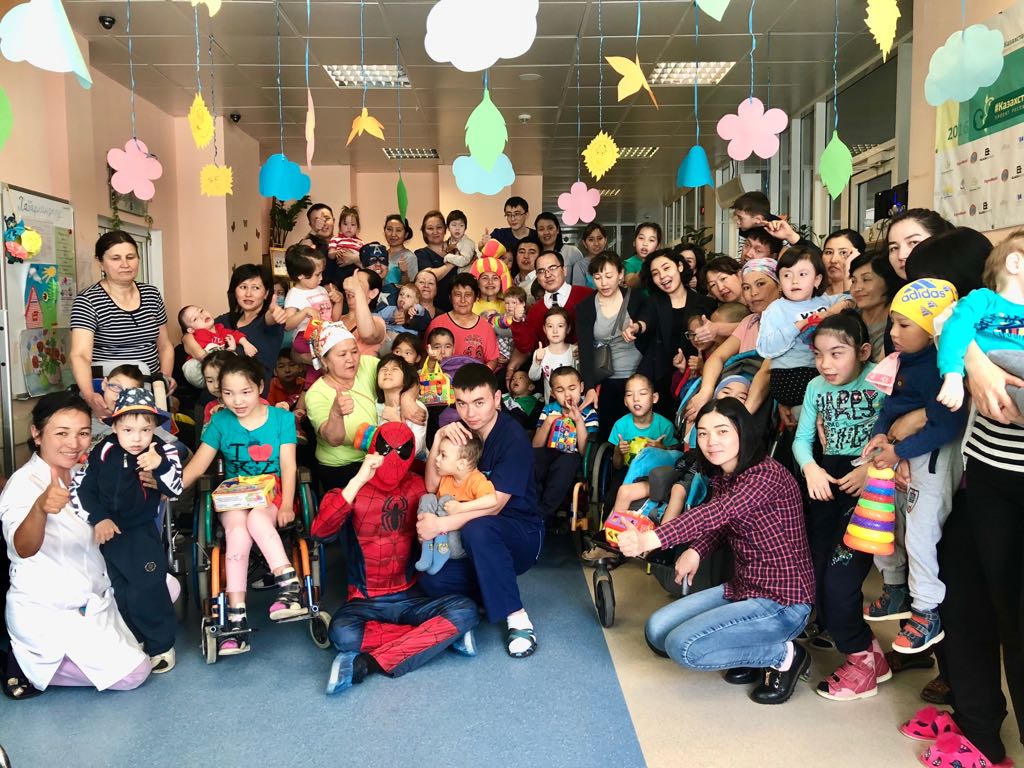 Astana jastary ońaltý ortalyǵynyń balalaryna merekelik kóńil kúı syılady