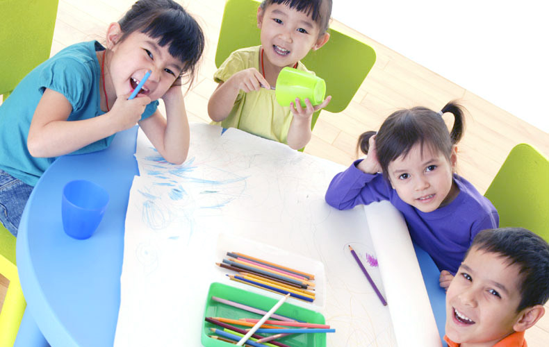 Tárbıe: Oınaǵan bala alǵyr bolady